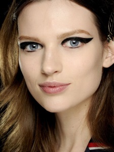 макияж глаз стрелки макияж глаз стрелки