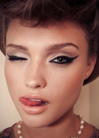 стрелки ретро на глазах стрелки ретро на глазах