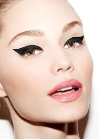 стрелки подводкой на глазах стрелки подводкой на глазах