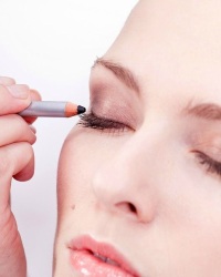 стрелки на глазах карандашом стрелки на глазах карандашом