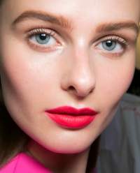 яркий цвет губ