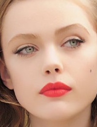 выберите цвет яркой помады