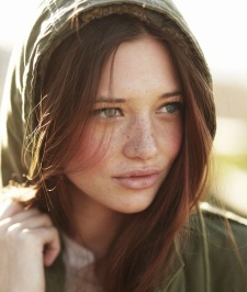 макияж для девушек с веснушками