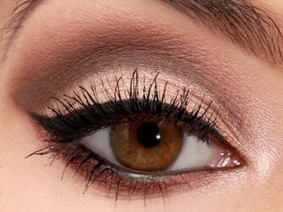 идеальный макияж с подводкой для увеличения глаз идеальный макияж с подводкой для увеличения глаз