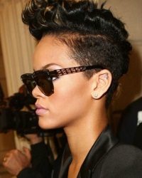 короткие стрижки для женщин Рианна