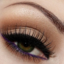 фиолетовые стрелки на зеленых глазах фиолетовые стрелки на зеленых глазах
