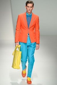 как носить цветную одежду Salvatore Ferragamo